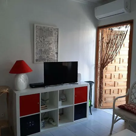 Residencia Alhambra Cisnes Апартаменты *