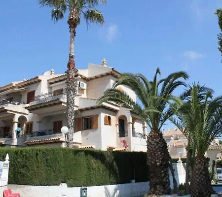 Residencia Alhambra Cisnes *