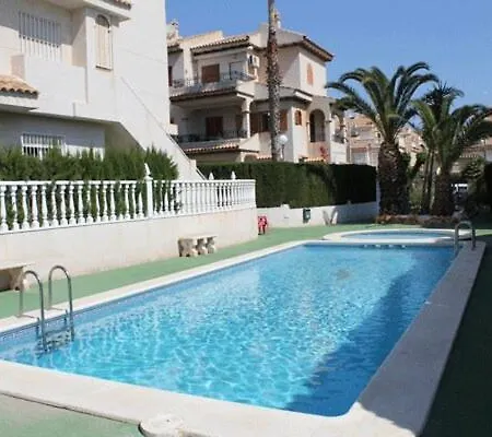 Residencia Alhambra Cisnes * Торевьиа